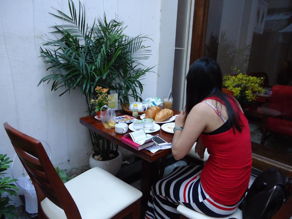 Pink Tulip Hotel โฮจิมินห์ซิตี้ ภายนอก รูปภาพ