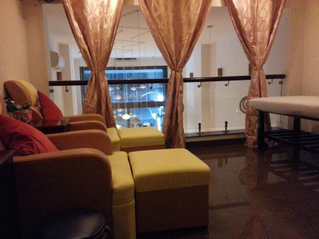 Pink Tulip Hotel โฮจิมินห์ซิตี้ ภายนอก รูปภาพ